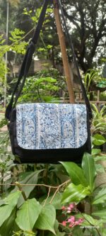 MESSENGER BAG