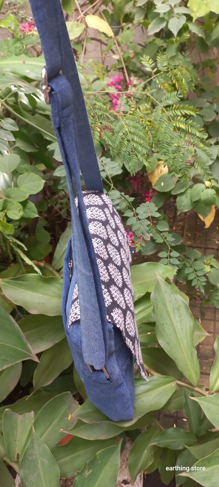 MESSENGER BAG - Image 2