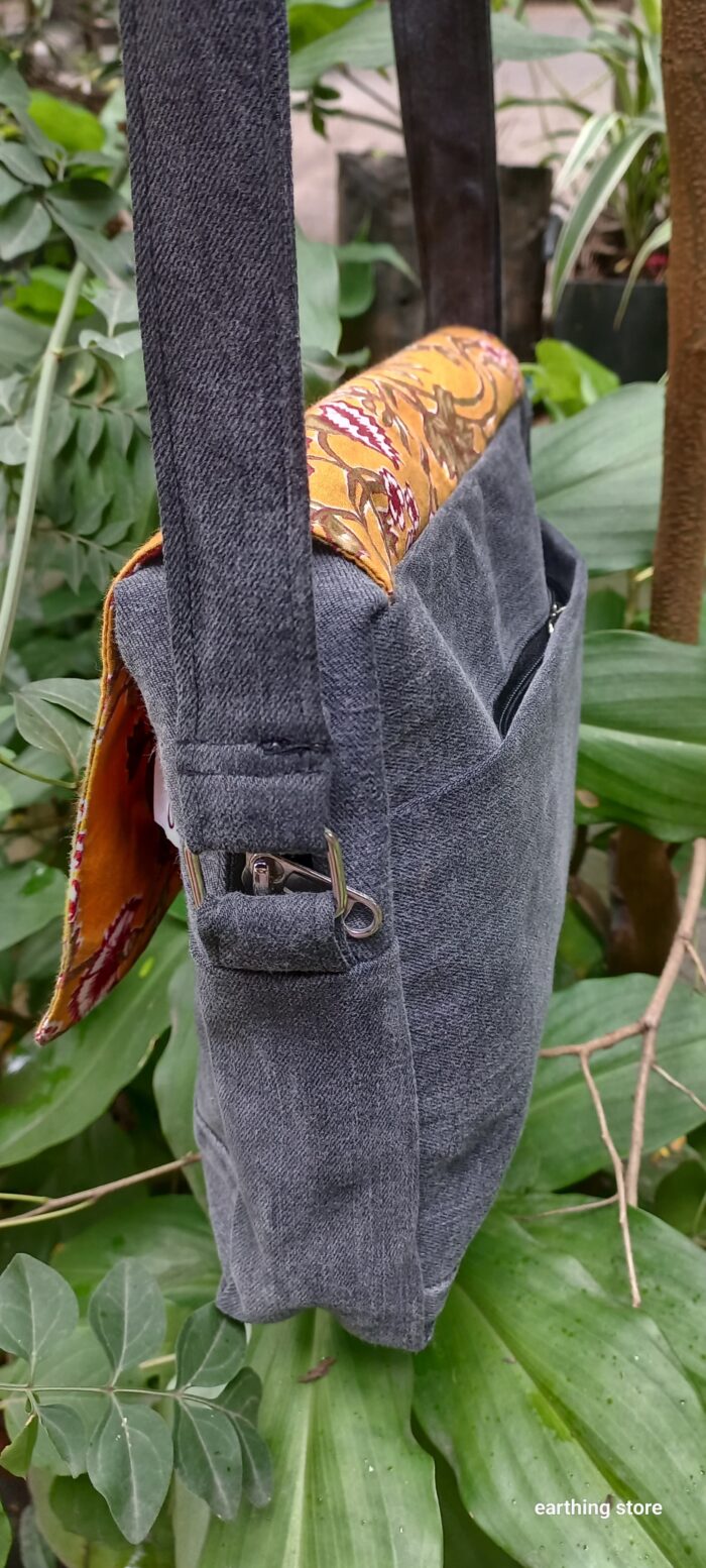 MESSENGER BAG - Image 2