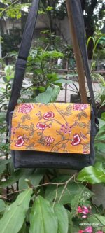 MESSENGER BAG