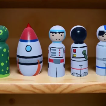WOODEN SPACE PEG DOLLS SET